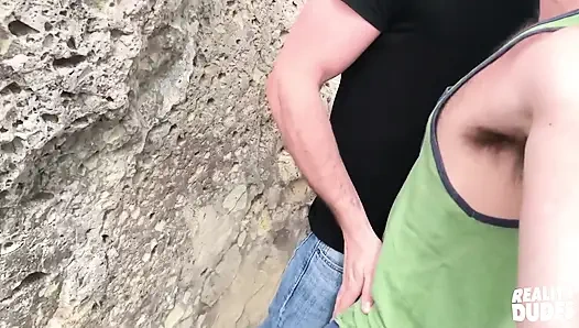 Reality dudes - Brandon Evans ve Spencer Whitman ateşli açık havada eğlence için plajda her şeyi çıplak yapıyor