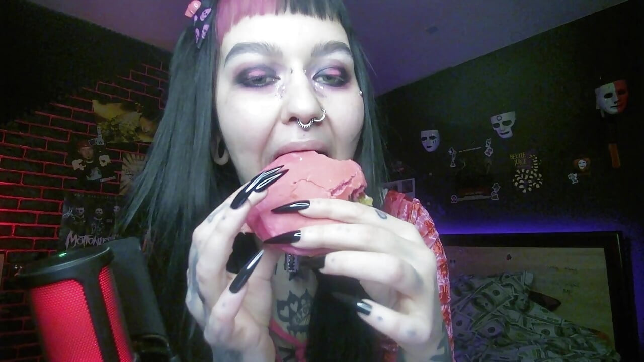 MrsMothrfcker13 videoclip