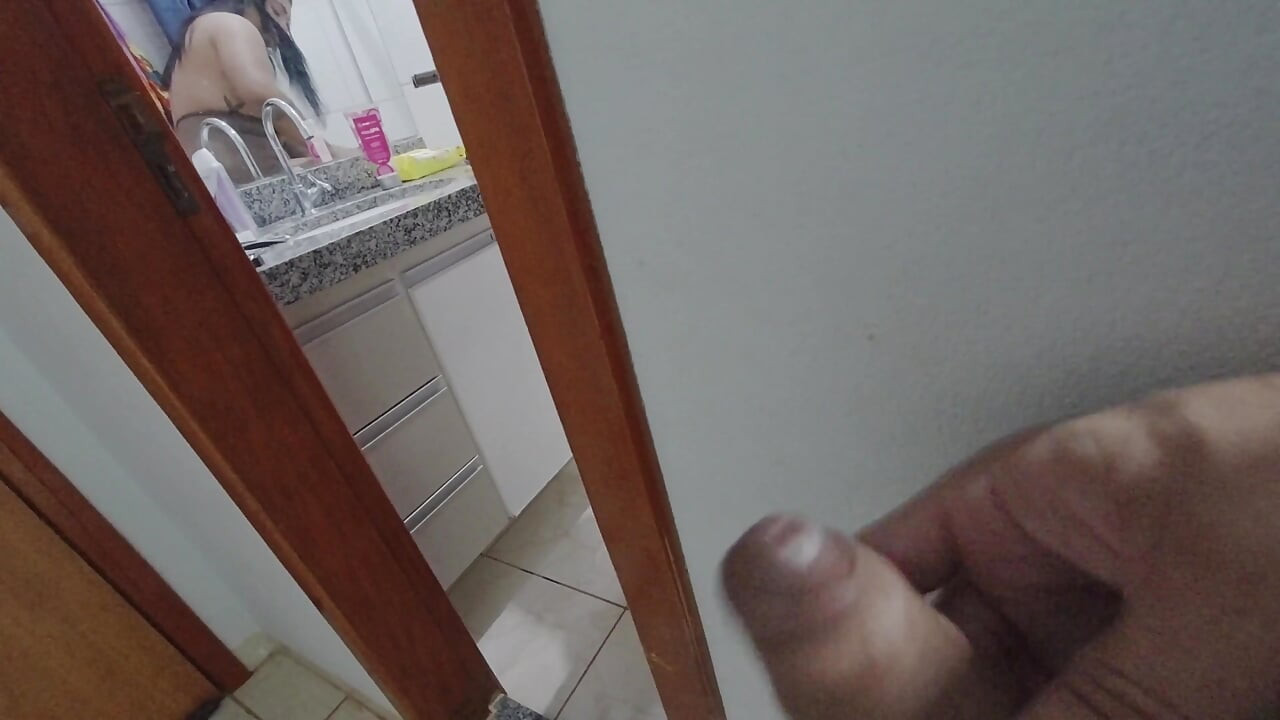 Camera op hete stiefmoeder onder de douche - ik kan niet wachten om haar te neuken
