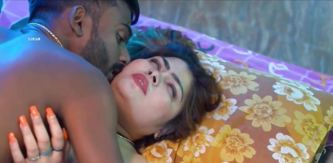Malkin ne naukar ko paisa deke bur chatwaya