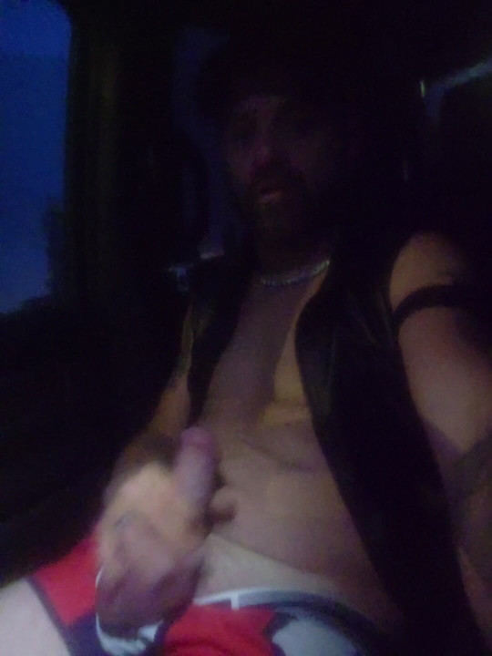 Puxando meu pau para fora no meu caminhão