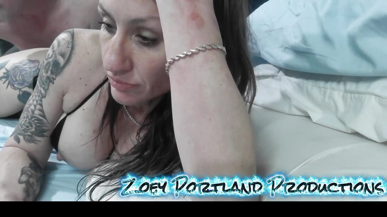 Zoey Portland cavalga pau grande