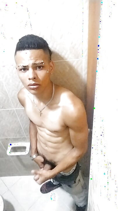 (2) 18-year-old Colombian guy masturbating