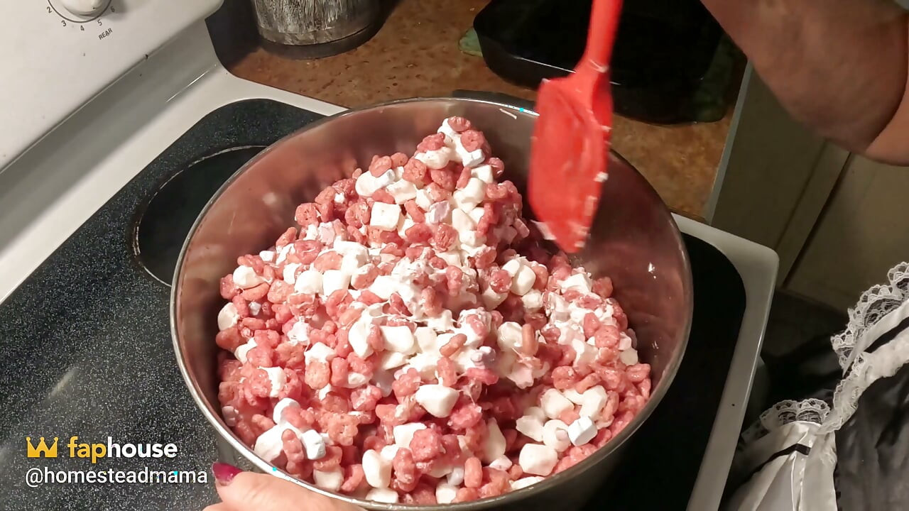 Cheryl Cooks a Halloween Treat