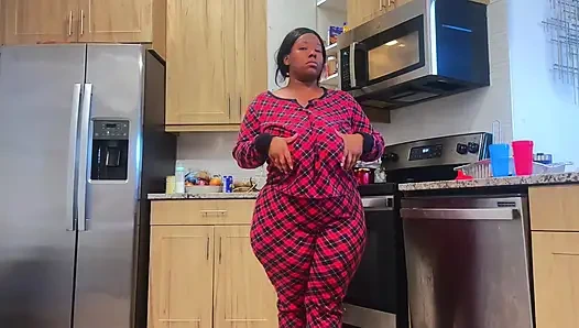 Cewek sange ini dientot habis-habisan di dapur