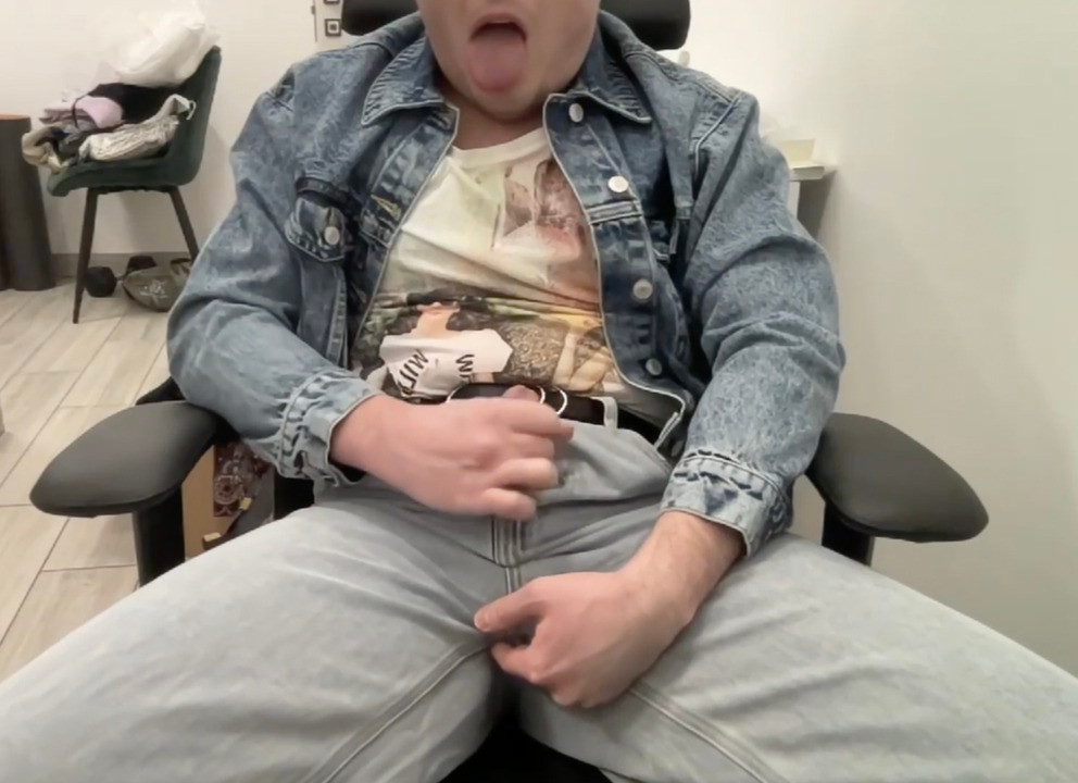 Jeans fetish tranny. Crossdresser in wide leg flare palazzo jeans, girl's t-shirt and crop jeans jacket masturbates