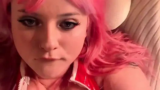 Cosplayer Prancis memasukkan dildo raksasa ke dalam vaginanya