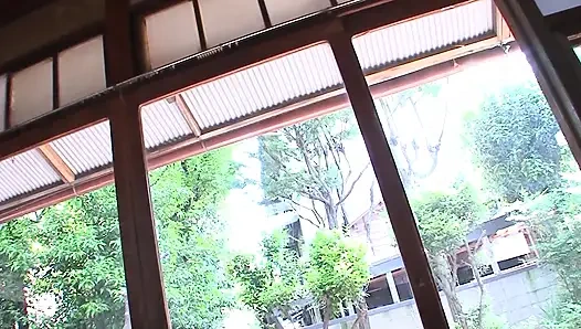 Nippon fahişeler sahne-2 ince Asyalı hizmetçi aoba itou yüze boşalana kadar emiyor