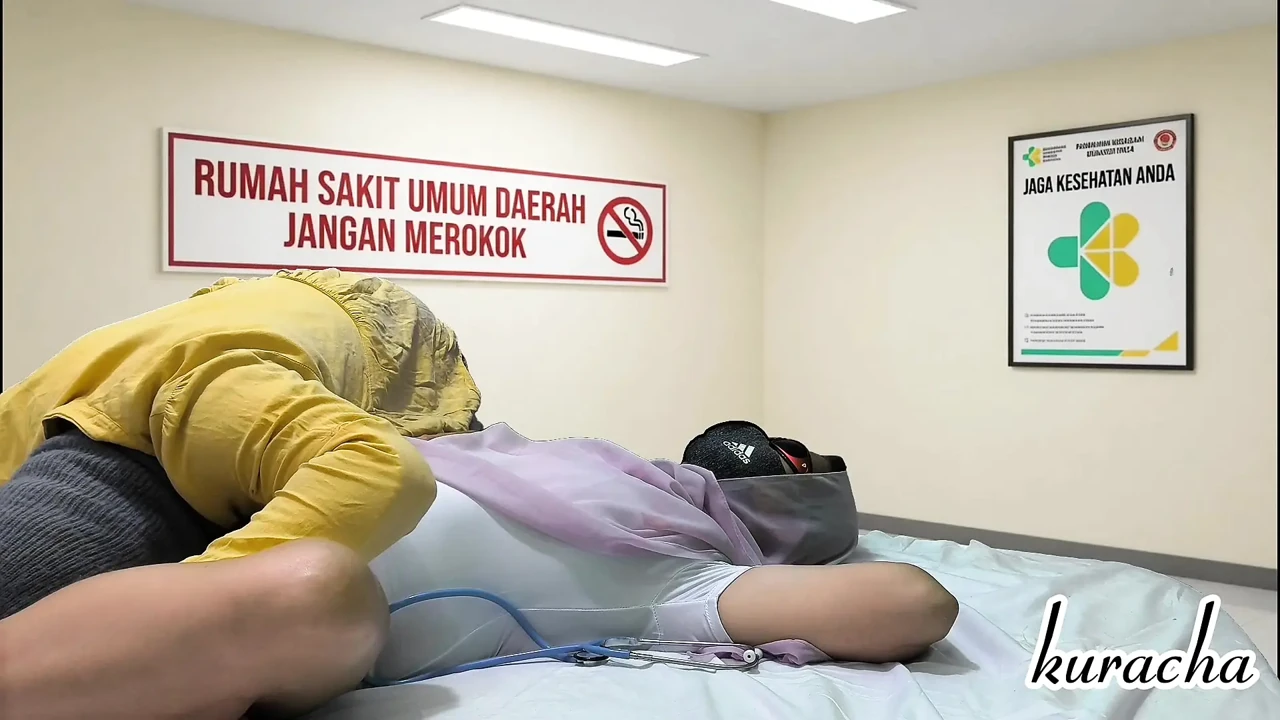 Hot chubby nurse came to a doctor to fucked him.