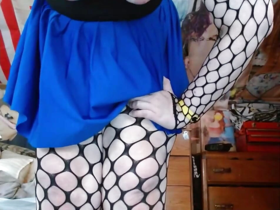 Fat Ass Crossdresser Sissy CosmicJones88 Shaking it in Fishnets For all