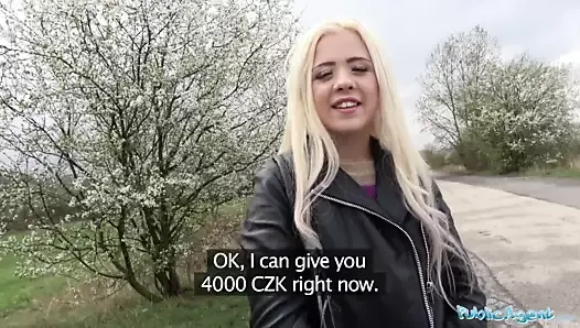 Śliczna rosyjska nastolatka blondynka zerżnięta na pustkowiu