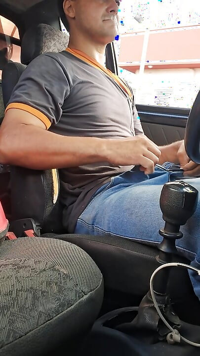 How I like to drive with my hand on the gearbox