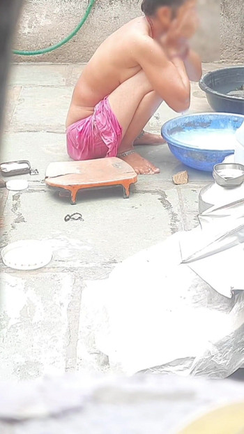 Thrilling moment from "Saw stepsister bathing in the open, stepsister looked very hot"