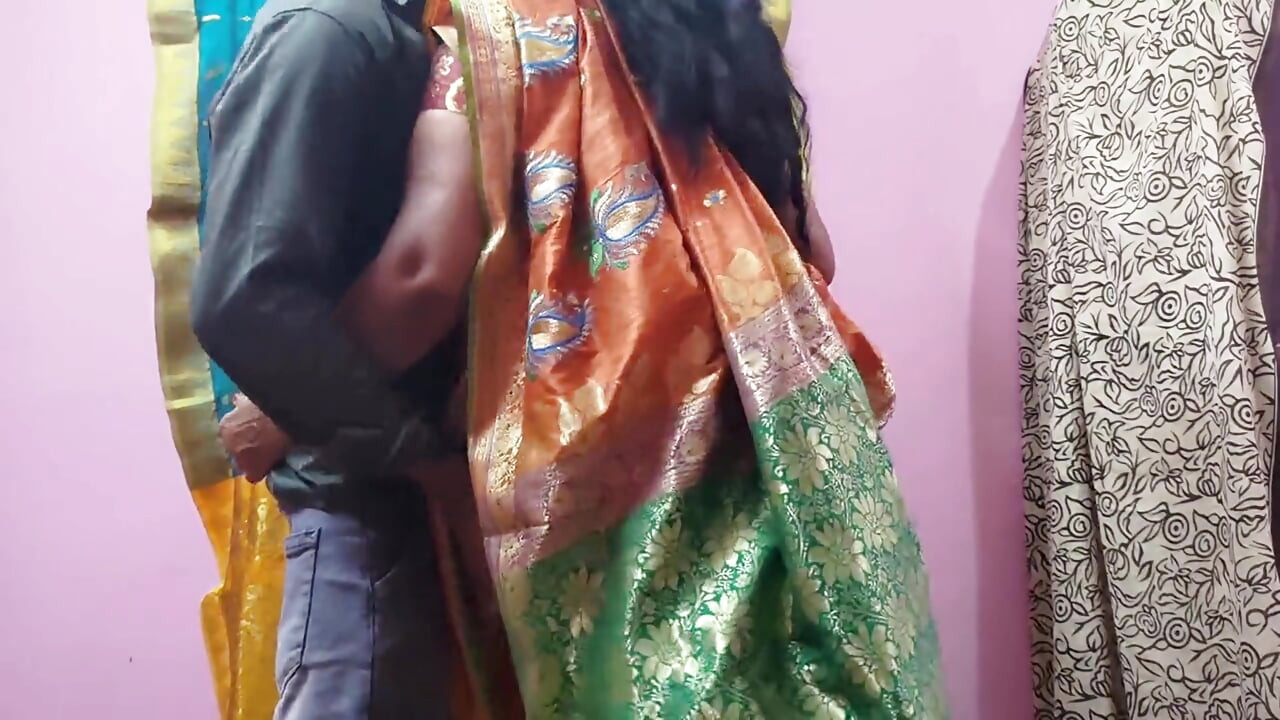 Dì Bhavana thích tôi. Tôi quan tâm đến tình dục lãng mạn và nóng bỏng với cô ấy