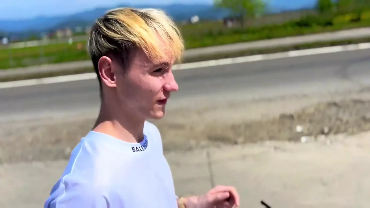 Nick Lewis Convinced a Handsome Straight Guy to Give Him a Bliwjob for Funds on a Beach