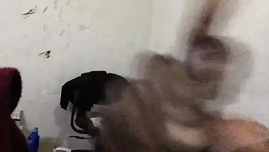 Siyah erkek boşalana kadar mastürbasyon
