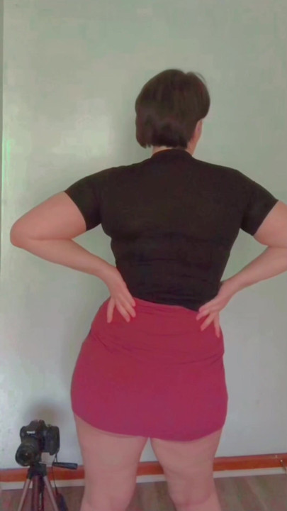 Big Ass In Short Skirt No Panties