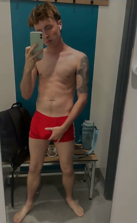Kom och klä av mig Slicka min abs och min kropp - tillbe mig