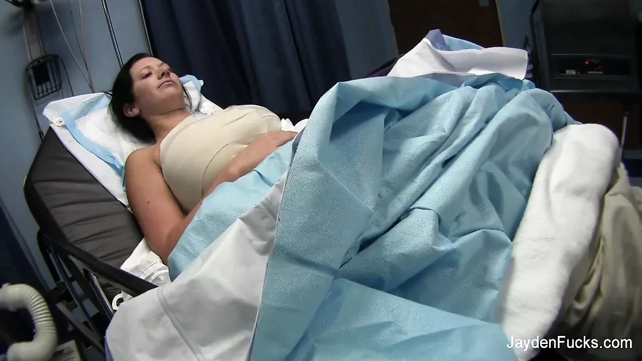 Jayden jaymes aur uski brest implants ke sath parde ke pichhe
