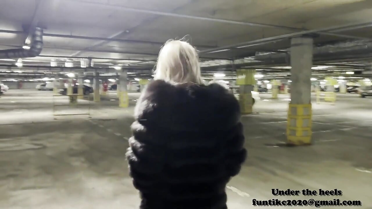 Lola Parking2