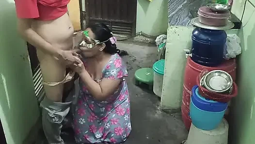Meri Hot Nokarni Pocha Laga Rahi Thi, Maine Piche Se Pakad Kar Muh Mein Thok Diya