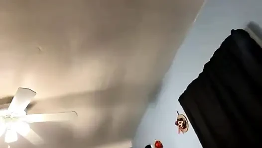 Сосет хуй в потоке