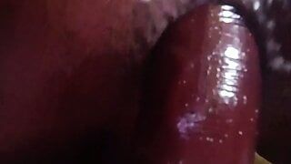 Sesso anale con un grosso dildo nero