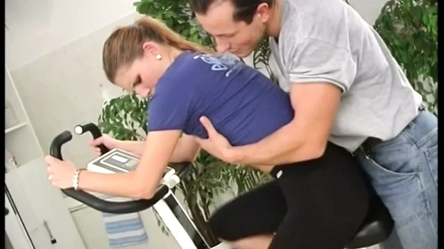 Hot slut in heat takes a big cock from behind in the gym