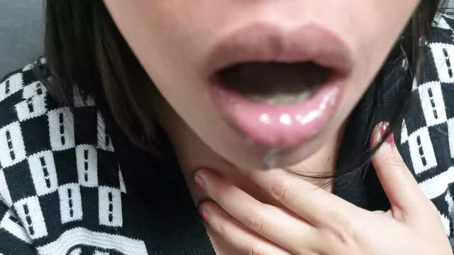 I empty a stranger's balls in the toilets of a bar