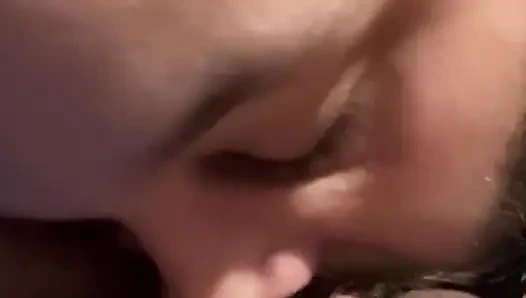 Ayah tiri jilat memek aduhaiku