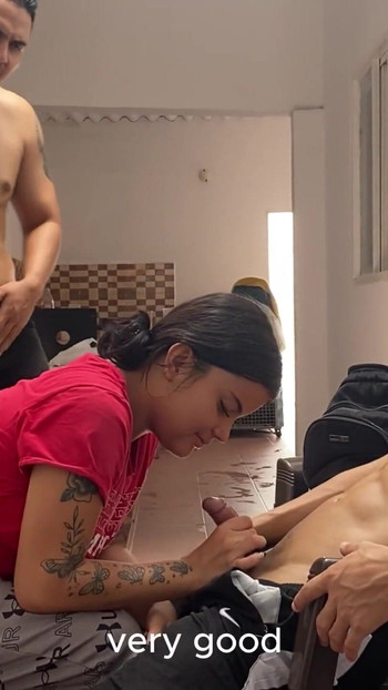 "Üvey kız kardeşim ve tinder randevusundan" üçlü seksten güçlü an