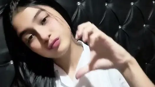 Üvey annenin vahşi döllenmesi yatak odasını sallıyor