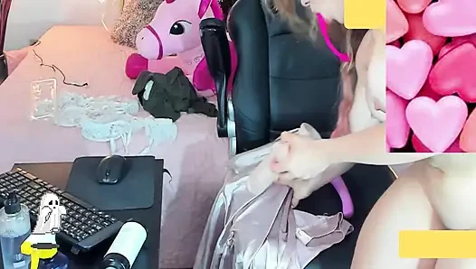 Geile stieftochter masturbiert video für stiefvater