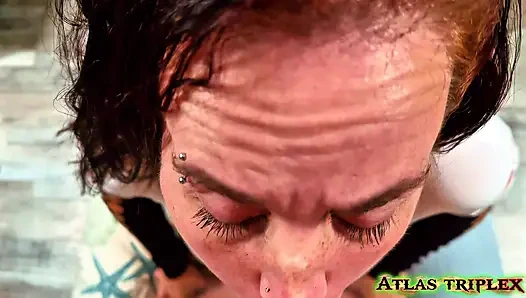 Пикантная латинская милфа играет с дилдо перед тем, как получить член