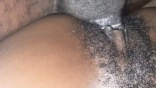 Cewek sange ini memohong kontolku lagi, jadi aku ngentot memek besranya!