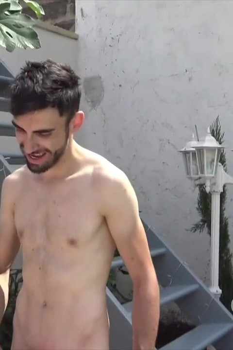 Пассивный отдает свою задницу своему прямолинейному приятелю