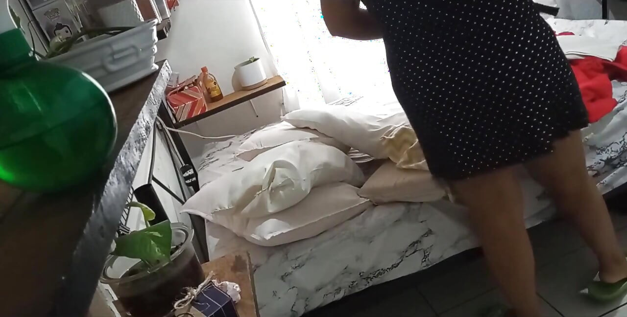 成熟したミルフが部屋を掃除する 1