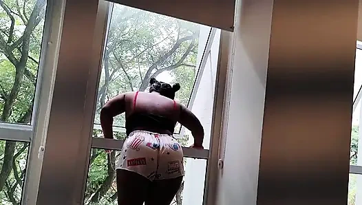 Cücenin küçük götünde bir yarak var