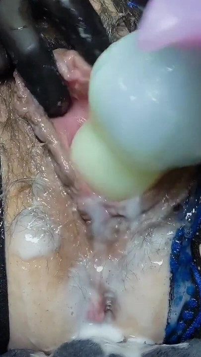 Milf en primer plano grandes labios peludo coño - buttplug y consolador solo | Clip 2