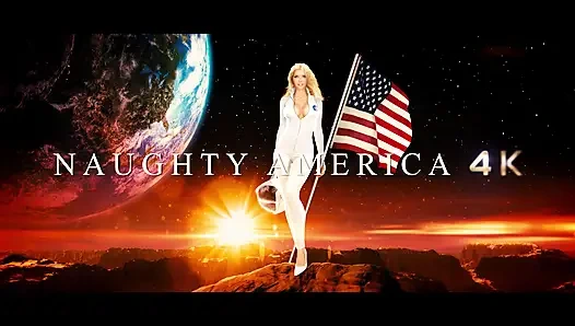 У Сексуальной Босса Izi Blu Мокрая Киска Для Ее Сотрудника