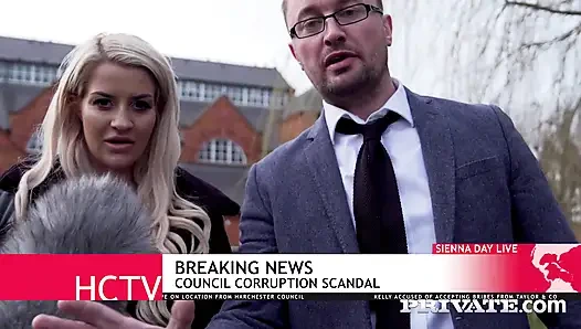 Victoria Summers zeigt ein paar sexy schwarze dessous und high heels