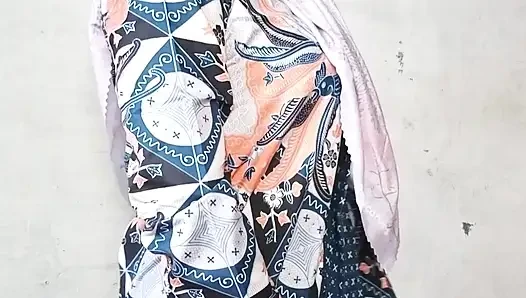 Hijab Shemales with Big Dicks Dildo Masturbate Until She Cum