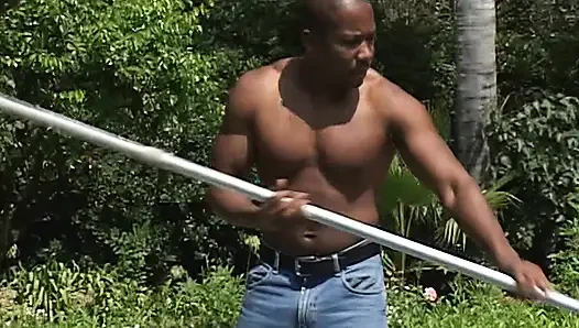 Pantat sempit cewek hot rambut pirang ini dientot habis-habisan sama kontol raksasa pria kulit hitam