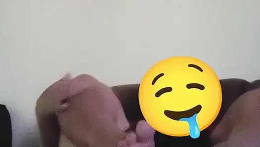 Komşum amımı çok ıslak yalıyor