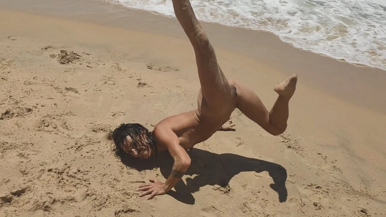 Real Amateur Couple Fucking in Public Beach - Doggy Style & Blowjob