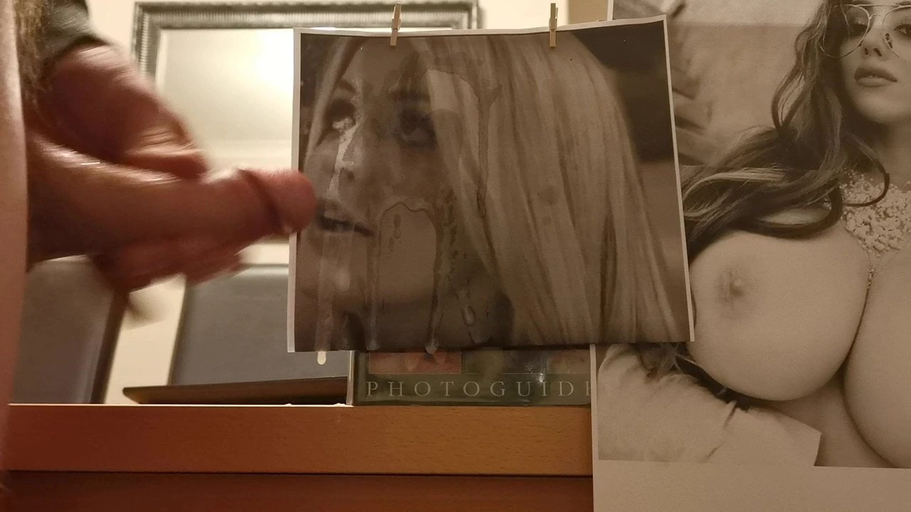 Holly willoughby被大量射精。 （暨致敬）