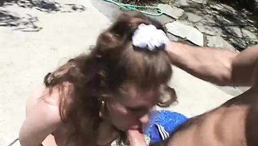Kilolu ponpon kız büyük yarağı emiyor ve sikiyor