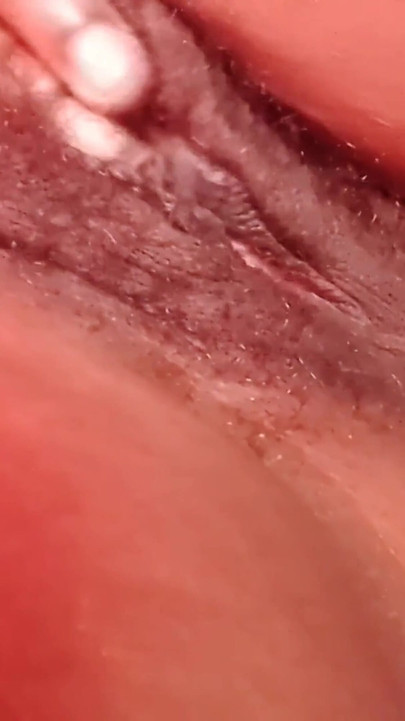 Móc cua âm hộ đầy lông của tôi siết chặt bộ ngực to của tôi lắc mông của tôi