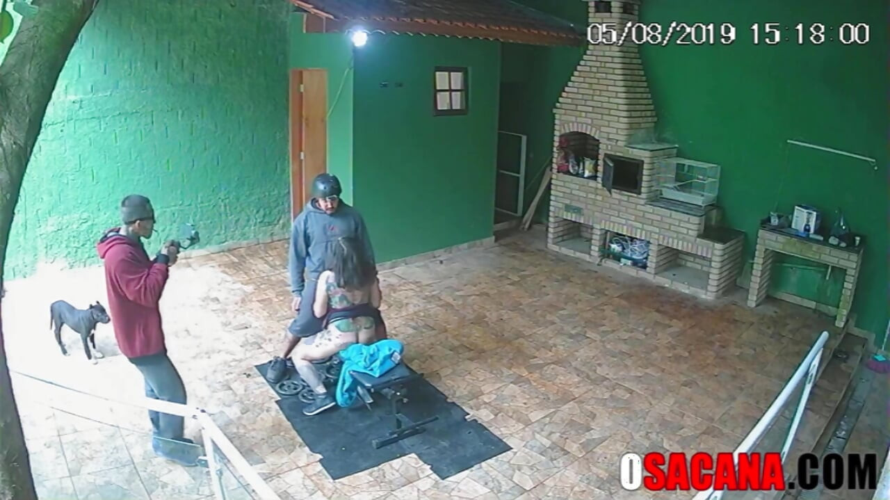 アマチュアリアリティ番組でジムのトレーニング中に若者たちがセックスする