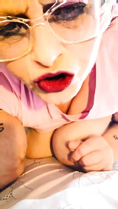 Få vad hon förtjänar slampan brukar hålla käften upp knuffade upp hennes röv hans monster kuk när hons Gwtti G på hans nerver